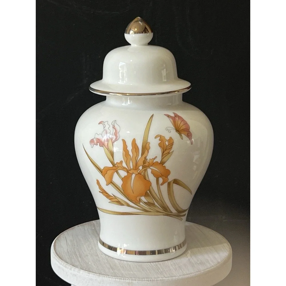 Vintage Japan Floral‎ Decor Ginger Jar Gold Trim Iris & Butterfly on White 7.5